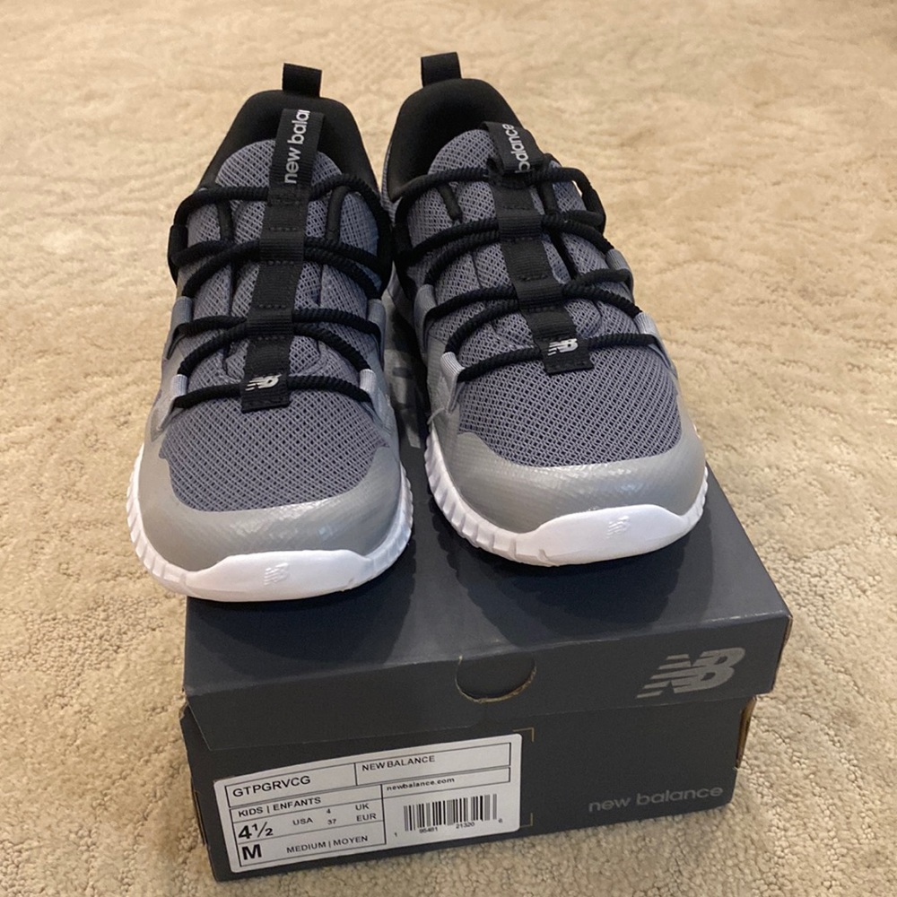 NWT New Balance Size 4.5 Big Kids Gray
